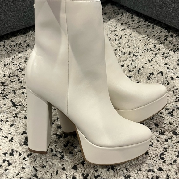 ❌SOLD❌ Marc Fisher Rublia White Platform Booties NWOT - Picture 2 of 10